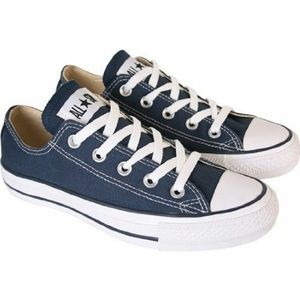 NWT- NAVY BLUE LOW RISE CONVERSE!! 🌊